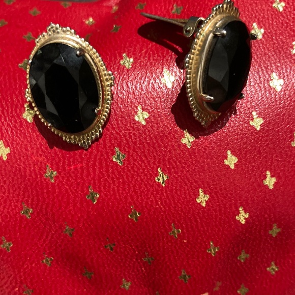 ⭐️Classic Vintage Clip Ons - Picture 1 of 3